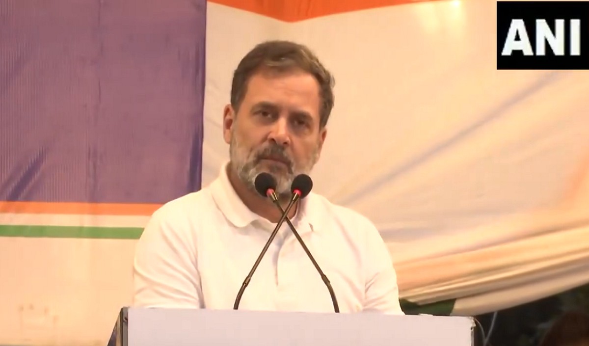 दिल्ली के रण में उतरे राहुल गांधी, केजरीवाल पर जमकर साधा निशाना, बोले- वह शीश महल में रहते हैं दिल्ली के रण में उतरे राहुल गांधी, केजरीवाल पर जमकर साधा निशाना, बोले- वह शीश महल में रहते हैं