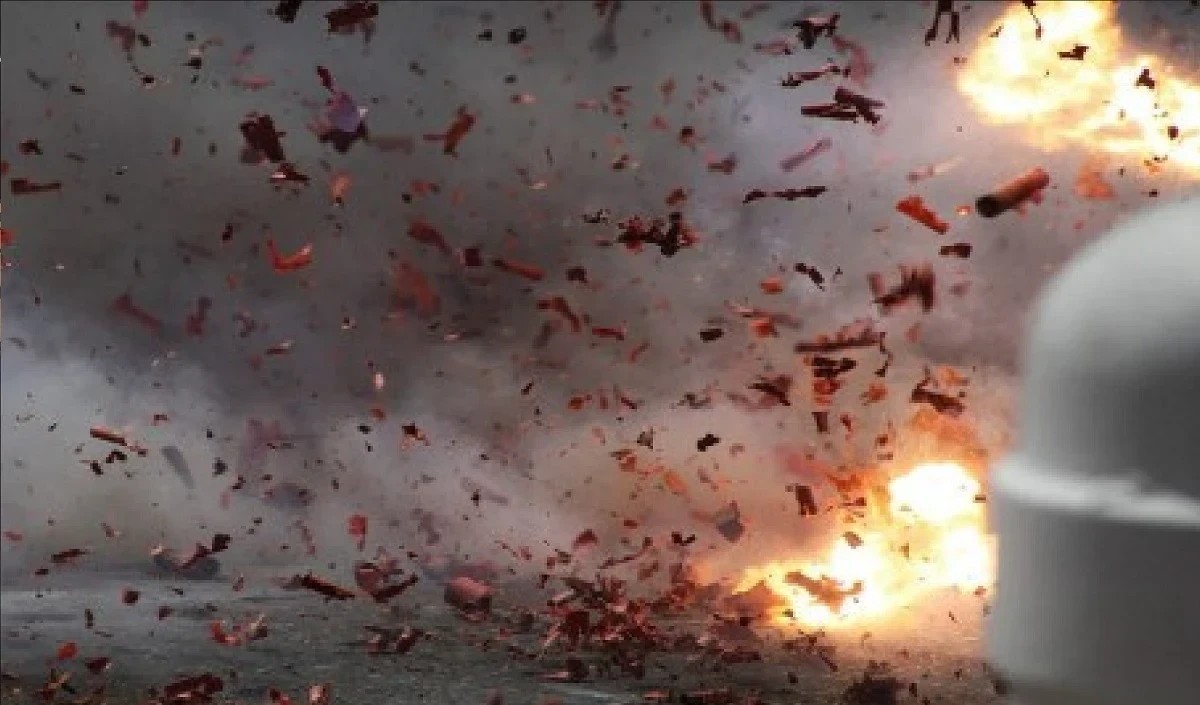 ‘प्रेशर बम’ में विस्फोट होने से तीन जवान घायल