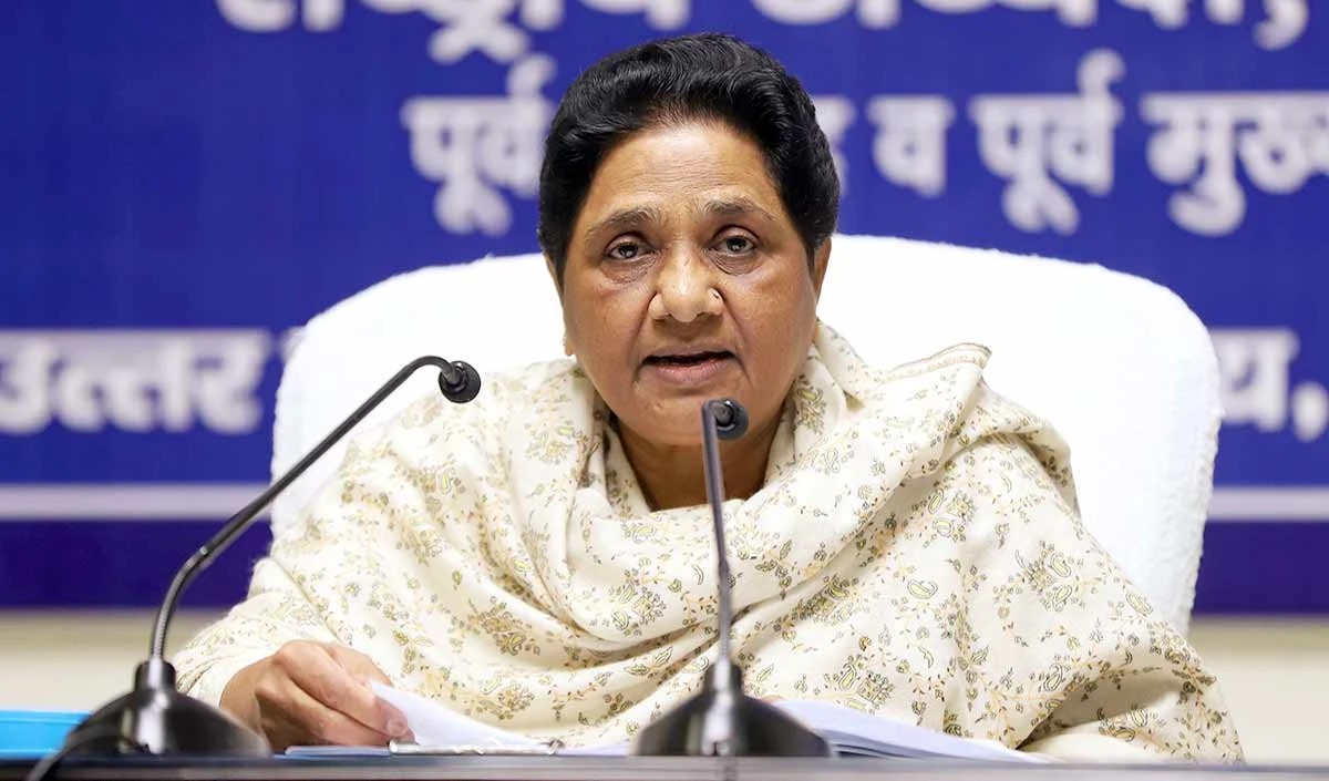 mayawati मायावती ने गरीब विरोधी राजनीति पर चिंता जताई
