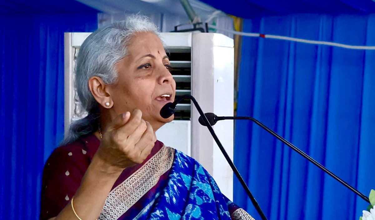 वित्त मंत्री सीतारमण ने वित्त वर्ष 2024-25 की आर्थिक समीक्षा लोकसभा में पेश की वित्त मंत्री सीतारमण ने वित्त वर्ष 2024-25 की आर्थिक समीक्षा लोकसभा में पेश की