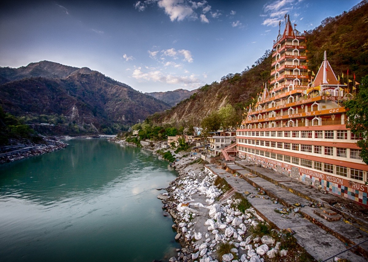 Travel Tips: प्रकृति के पास बिताना चाहते हैं सुकून के कुछ पल तो जरूर जाएं ऋषिकेश, बजट में कर सकेंगे यात्रा