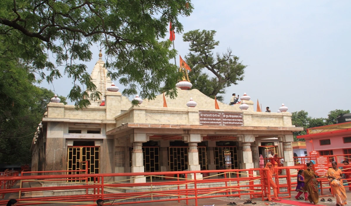 Patna Devi Temple: यूपी का चमत्कारी पाटेश्वरी मंदिर, त्रेता युग से जल रही है अखंड धूनी, जानें रहस्य