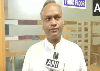 प्रियांक खड़गे का केंद्र पर आरोप: गैर-भाजपा राज्यों को हमेशा कम लाभ मिलता है, कर्नाटक से भेदभाव