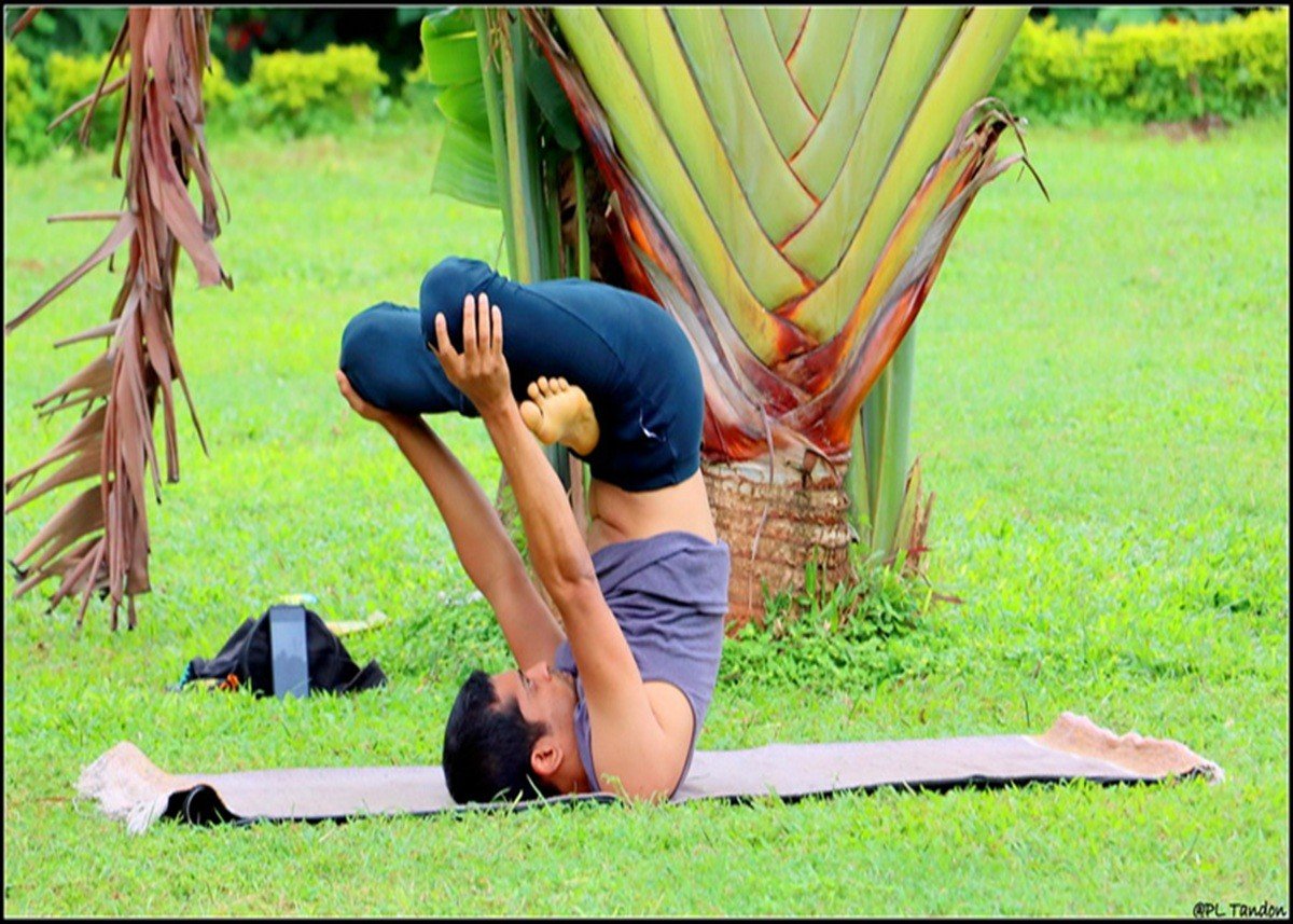 Yoga Tips: मॉडर्न लाइफ का स्ट्रेस दूर करेगा योग, मेंटल हेल्थ के लिए अपनाएं ये 3 आसान योगासन