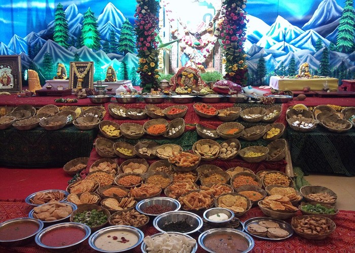 Rules of Offering Bhog: भगवान के पास कितनी देर रखें भोग, ये गलती पड़ सकती है भारी, जानें सही समय
