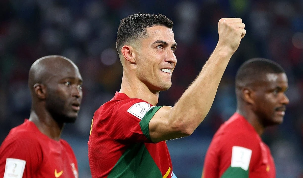 फुटबॉल वर्ल्ड कप की रेस में पुर्तगाल को बड़ा झटका, रोनाल्डो को रेड कार्ड मिला! Ireland Stuns Portugal Football news image