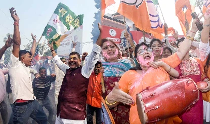 बिहार का जनादेश: एनडीए की सुनामी में ध्वस्त हुआ महागठबंधन