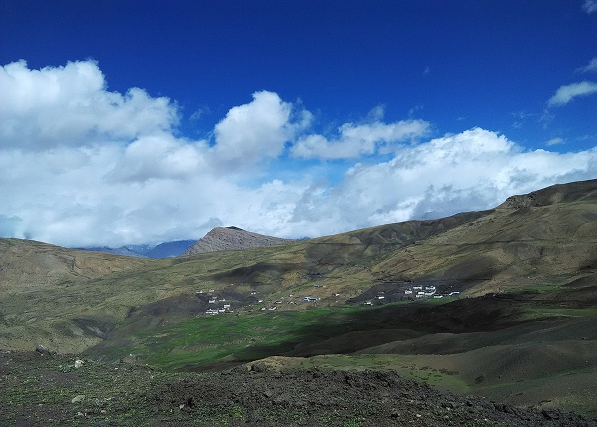 Hidden Places Of Himachal Pradesh: देवभूमि हिमाचल का नगीना 'कौमिक', दुनिया के सबसे ऊंचे गांवों में शुमार, ट्रैकिंग और एडवेंचर का बेमिसाल संगम