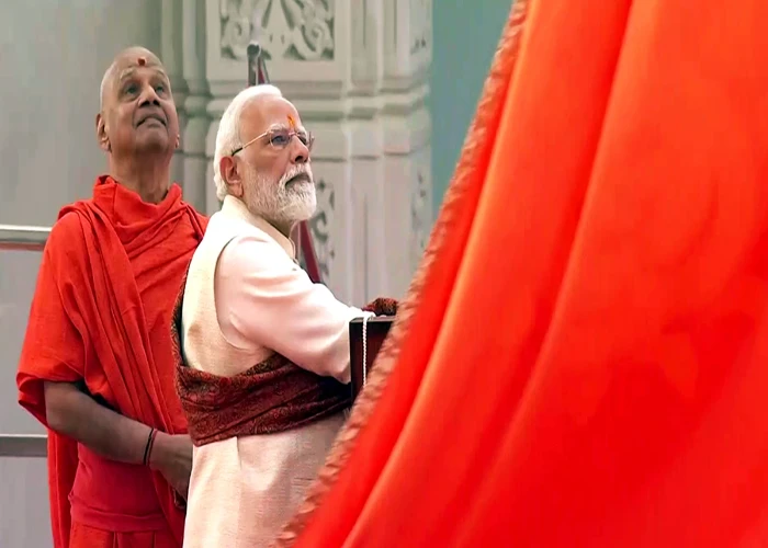 अयोध्या में धर्मध्वज फहराकर पीएम मोदी ने भरी हुंकार, बोले - राम भाव से जुड़ते हैं, भेद से नहीं, 2047 तक विकसित भारत का संकल्प