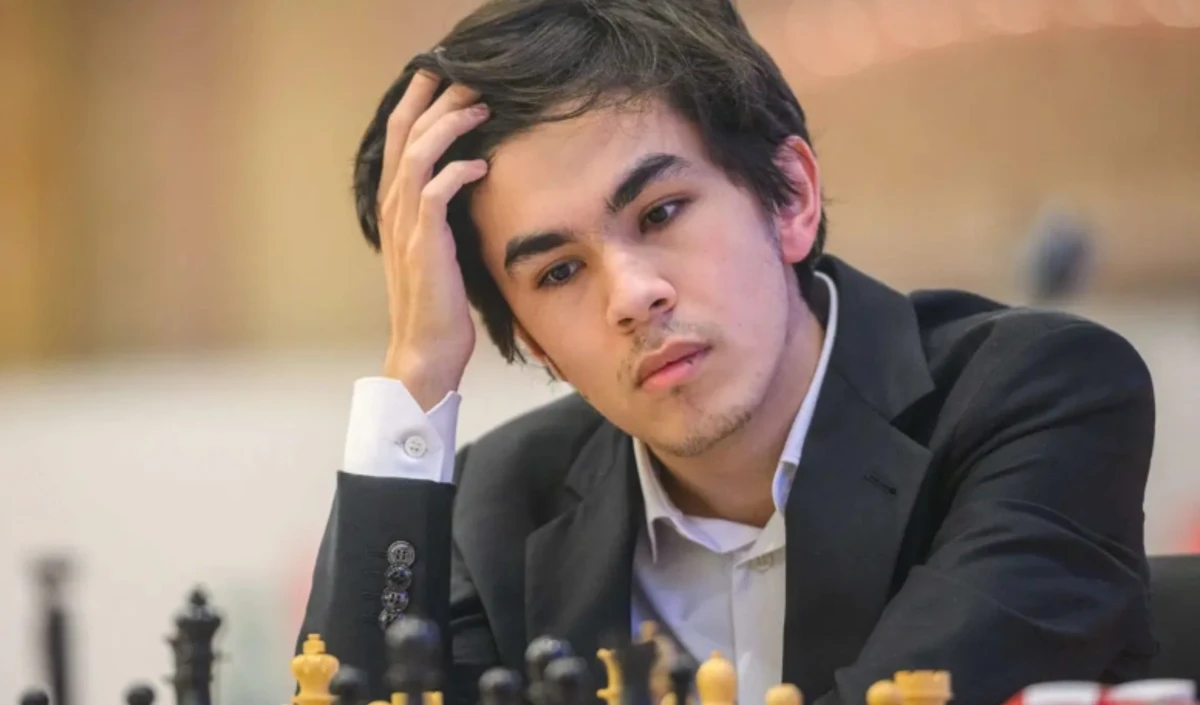 FIDE विश्व कप 2025: 19 वर्षीय सिंदारोव ने चैस खिताब जीता, वाई यी को मात दी Young Grandmaster Wins Fide news image