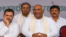 न सिद्धारमैया, न शिवकुमार...कर्नाटक की लड़ाई में मल्लिकार्जुन खरगे ने सेट कर ली अपनो गोटी?