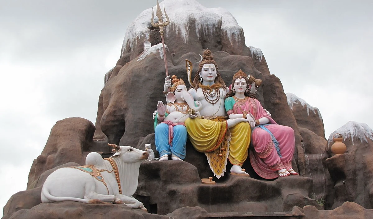महाशिवरात्रि पर क्यों करें शिव-पार्वती विवाह कथा का पाठ? जानिए आध्यात्मिक महत्व Mahashivratri Shiva Parvati Wedding Festival news image