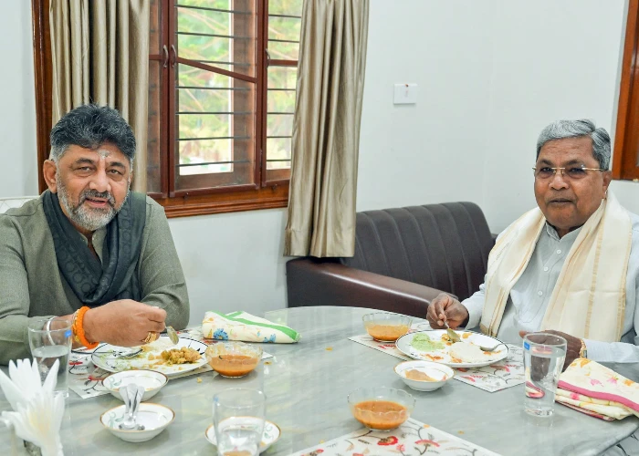 कर्नाटक CM पद पर घमासान जारी: सिद्धारमैया-शिवकुमार की बैठक से हल निकलेगा या बढ़ेगा तनाव?