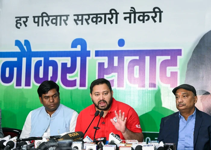 बिहार चुनाव में तेजस्वी का मास्टरस्ट्रोक, किसानों को MSP पर मिलेगा बंपर बोनस!