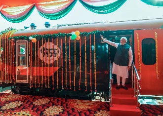 PM Modi Varanasi Visit: वाराणसी को वंदे भारत की सौगात, खजुराहो संग अब तीर्थाटन को मिलेगी नई उड़ान