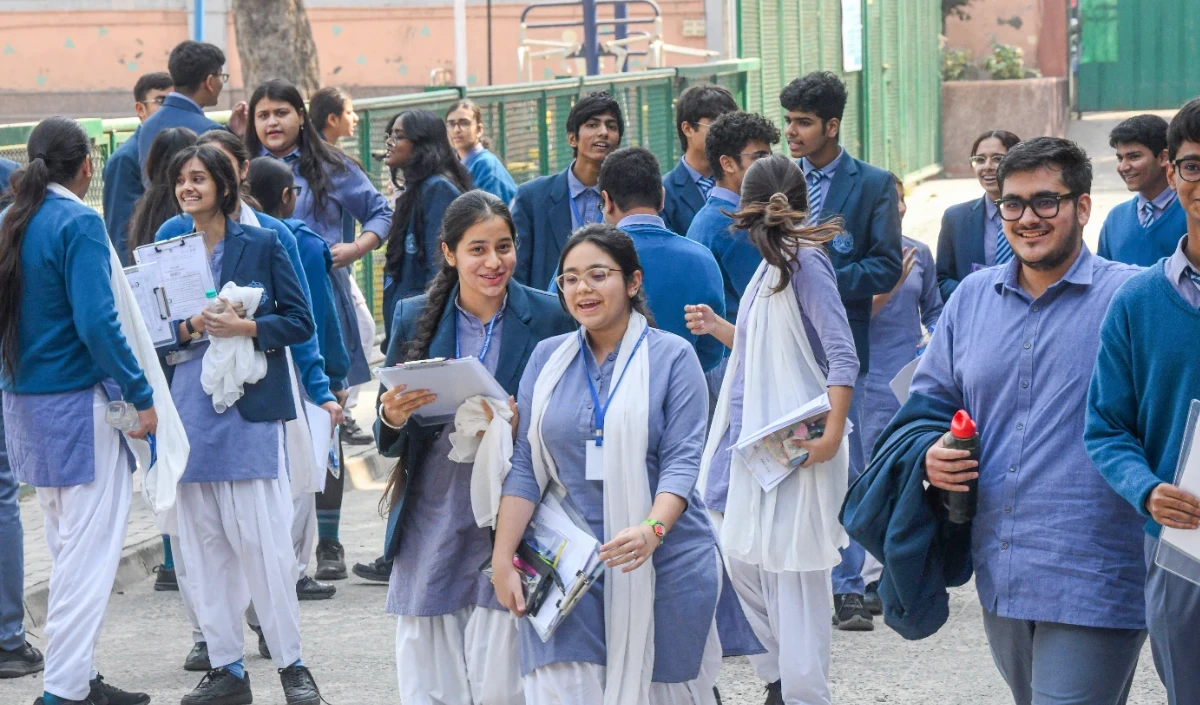 दिल्ली के 3 स्कूलों को बम से उड़ाने की धमकी वाला ईमेल, बच्चों की छुट्टी कराकर जांच में जुटीं टीमें