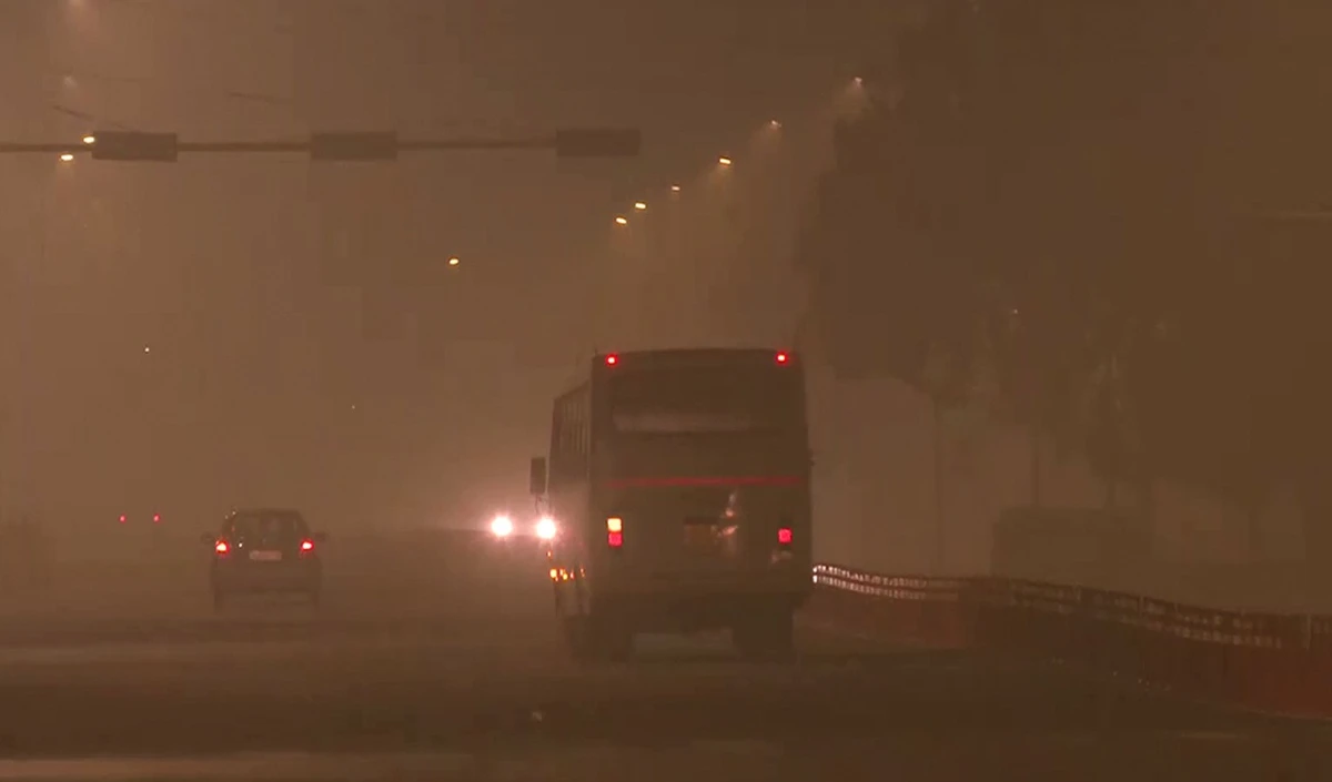 Delhi-NCR में प्रदूषण का मीटर हाई, AQI 462 के पार