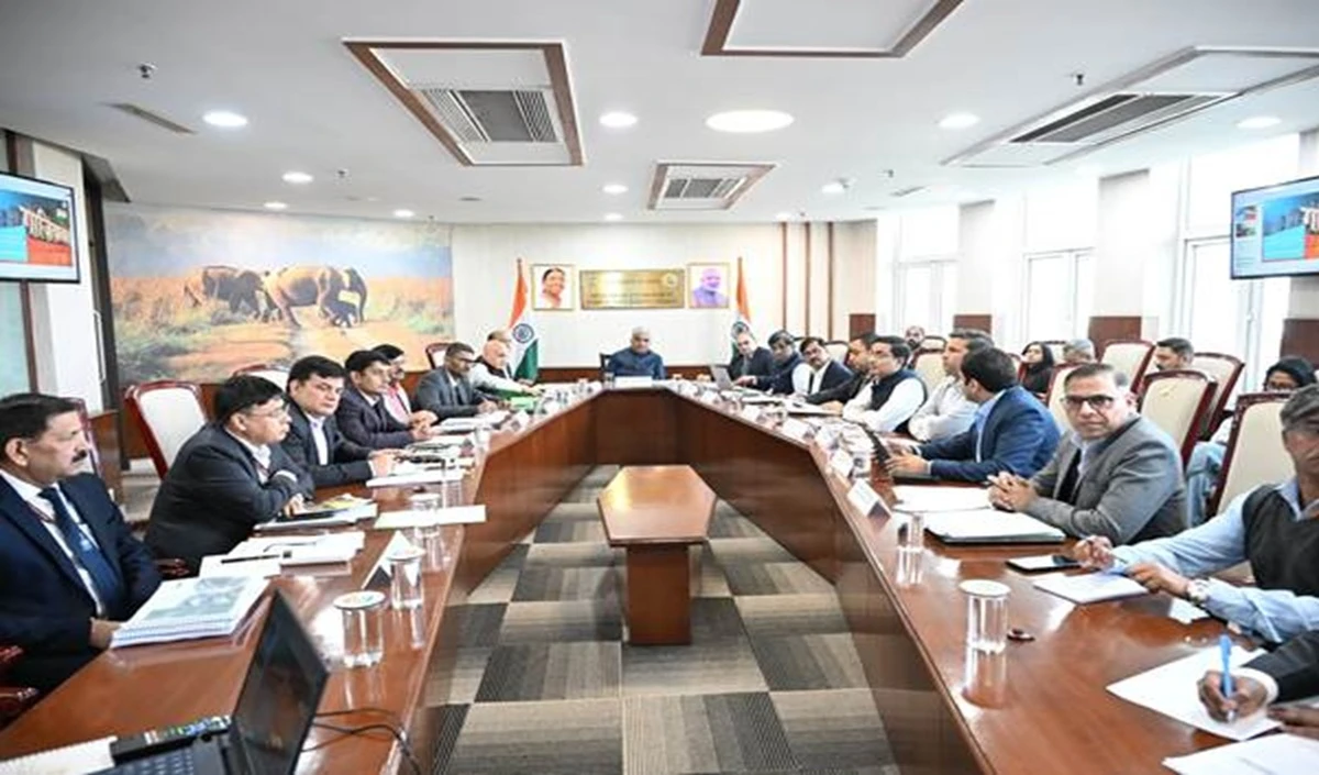 एक्शन में भूपेंद्र यादव, गाजियाबाद और नोएडा की वायु प्रदूषण कार्य योजनाओं की उच्च स्तरीय समीक्षा की