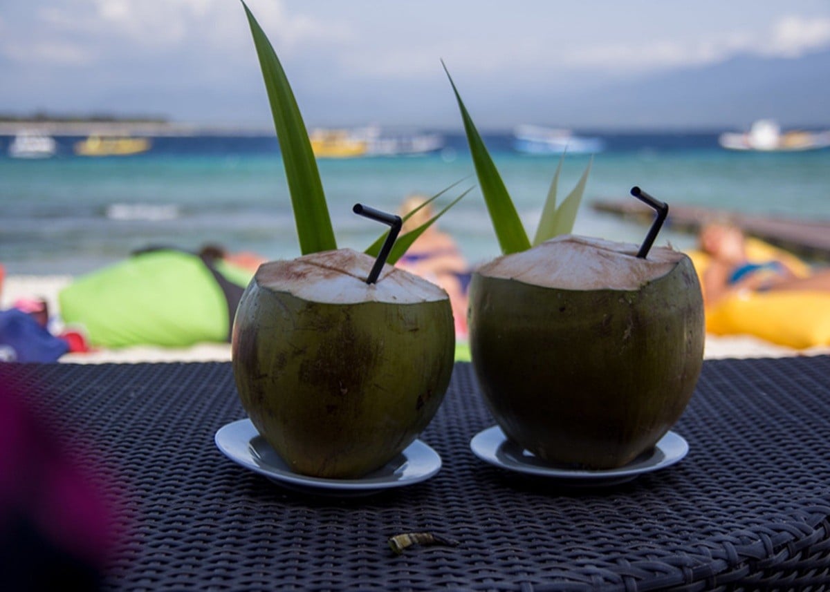 Health Tips: इन लोगों को भूलकर भी नहीं पीना चाहिए नारियल पानी, वरना बढ़ सकता है इन बीमारियों का खतरा