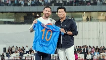 GOAT India Tour 2025 | मेस्सी और तेंदुलकर की जुगलबंदी ने वानखेड़े में एक और गौरवशाली अध्याय जुड़ा GOAT India Tour 2025 | मेस्सी और तेंदुलकर की जुगलबंदी ने वानखेड़े में एक और गौरवशाली अध्याय जुड़ा
