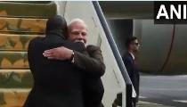 PM Modi Ethiopia Visit: जॉर्डन के बाद इथियोपिया पहुंचे पीएम मोदी, PM अली ने गले लगाकर किया स्वागत PM Modi Ethiopia Visit: जॉर्डन के बाद इथियोपिया पहुंचे पीएम मोदी, PM अली ने गले लगाकर किया स्वागत