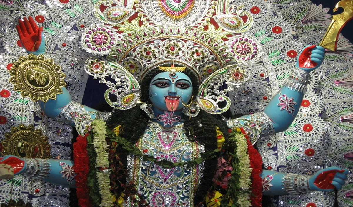 Maa Kali Puja: नकारात्मकता का नाश करने के लिए करें मां काली के इन मंत्रों का जाप, शत्रुओं पर मिलेगी विजय Maa Kali Puja: नकारात्मकता का नाश करने के लिए करें मां काली के इन मंत्रों का जाप, शत्रुओं पर मिलेगी विजय
