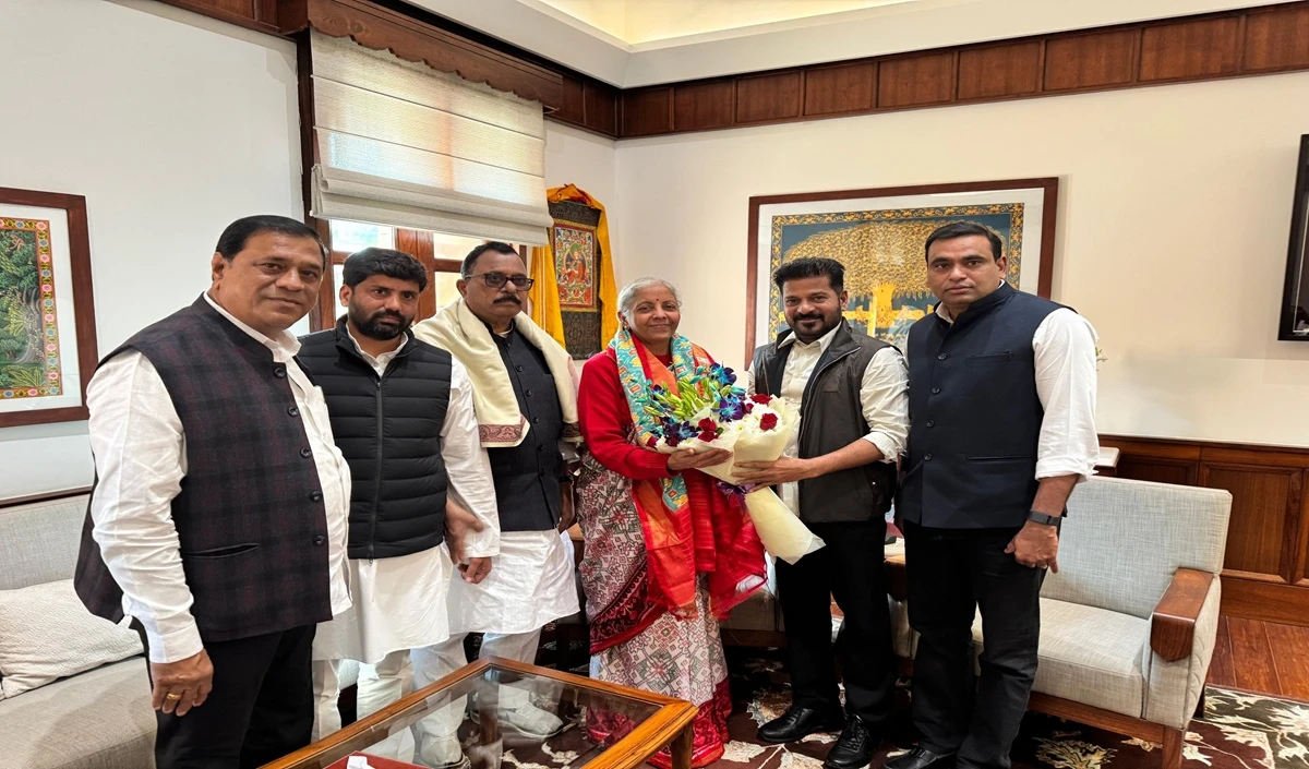 आईआईएम, केंद्रीय विद्यालयों और नवोदय स्कूलों की स्थापना पर फोकस, तेलंगाना CM ने की वित्त मंत्री से मुलाकात