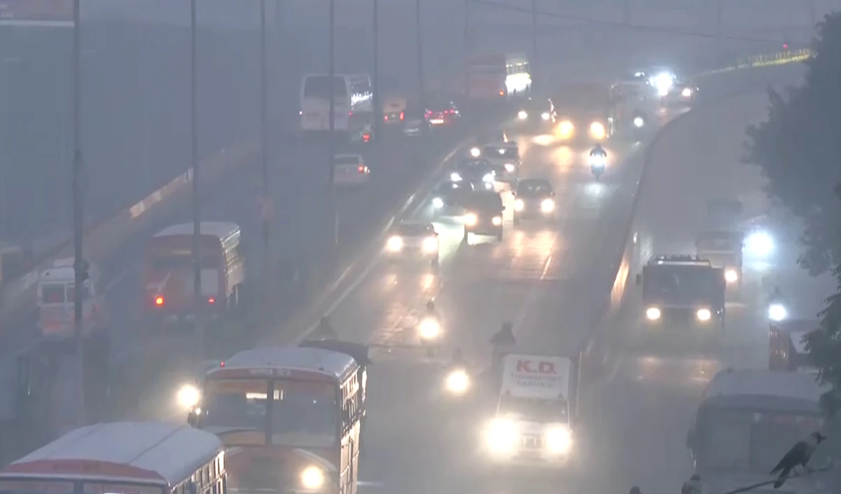 Delhi Pollution | बाहरी वाहनों पर प्रतिबंध, नो पीयूसी, नो फ्यूल लागू, दिल्ली में प्रदूषण रोकने के लिए लगाए गए प्रतिबंधों की लिस्ट