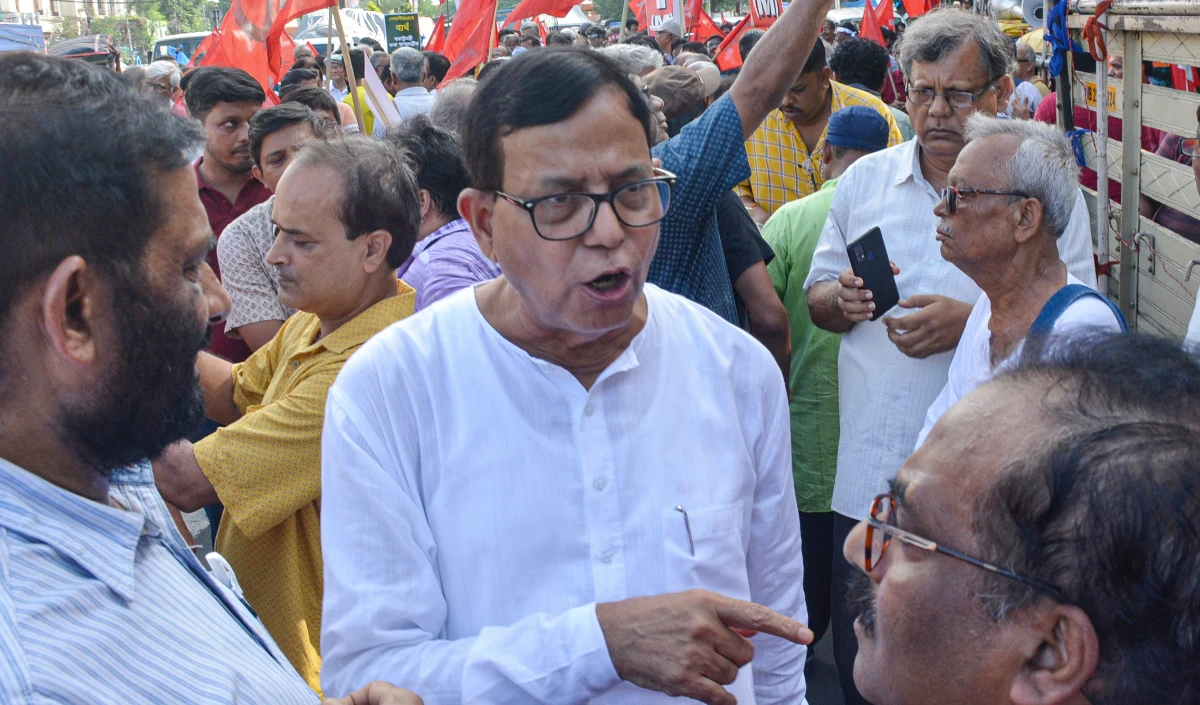 CPM नेता मोहम्मद सलीम बन गए अवस्थी, बंगाल की ड्राफ्ट वोटर लिस्ट पर बवाल, चुनाव आयोग पर भड़का बेटा