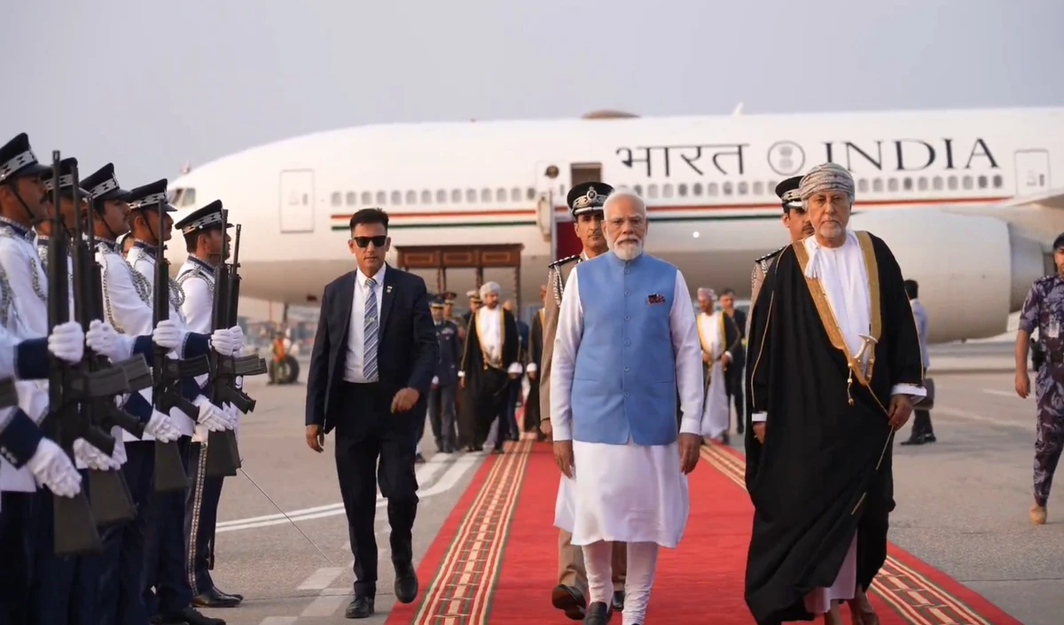 मोदी के स्वागत में ओमान ने उतार दी पूरी फौज, मिला गार्ड ऑफ ऑनर, Deputy PM भी पहुंचे!