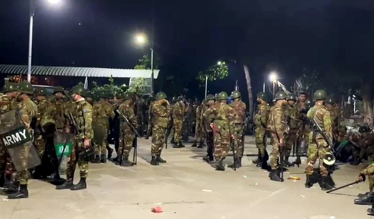 Bangladesh Massive Protests | बांग्लादेश में उस्मान हादी की मौत पर बड़े पैमाने पर विरोध प्रदर्शन, भारत विरोधी नारे लगाए गए