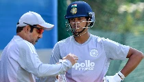 गौतम गंभीर को लेकर कपिल देव का दो टूक: वो कोच नहीं, टीम संभालने वाले मैनेजर हैं!