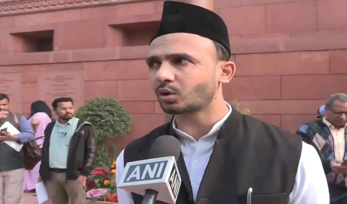 बेहद शर्मनाक, धार्मिक स्वतंत्रता पर हमला, बुर्का विवाद में सपा सांसद जिया उर रहमान बर्क का बड़ा बयान