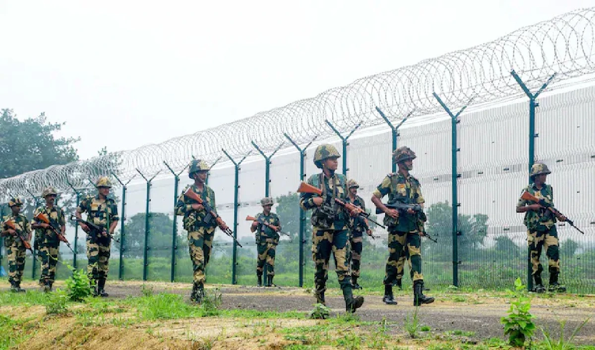 भारतीय उच्चायुक्त को निकाल फेंकने की धमकी, सेना ने घेरा बांग्लादेश बॉर्डर