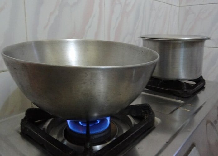 Orange Peel or Kali Kadai: काली पड़ चुकी कड़ाही को मिनटों में साफ करेगा ये छिलका, जानिए कैसे करें इस्तेमाल