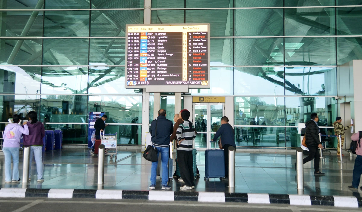 Delhi Airport Fight । आरोपी पायलट ने तोड़ी चुप्पी, यात्री पर लगाया जातिसूचक टिप्पणी करने का आरोप