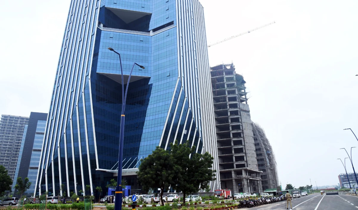 गुजरात की GIFT City में शराबबंदी खत्म, सरकार ने दी 