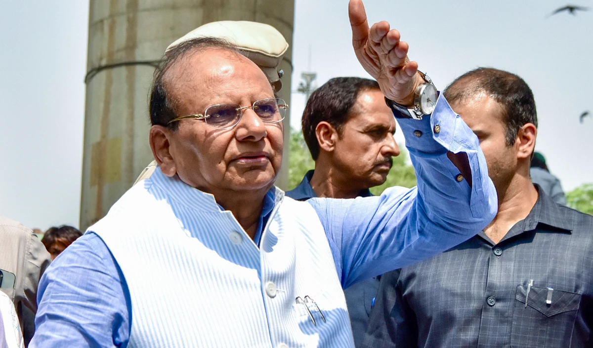 केजरीवाल ने एलजी का नंबर ब्लॉक किया? AAP प्रमुख को दिल्ली के LG का 