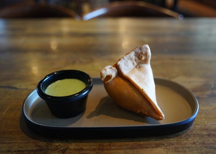 Cooking Tips: बारिश के मौसम में बोरिंग समोसे को कहें बाय-बाय, मशरूम राइस चीज़ समोसे का लें ज़ायका