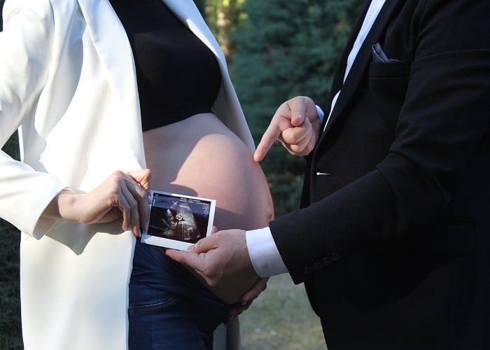 Twin Baby Factors: क्या आप भी चाहती हैं जुड़वां बच्चे, इन खास लक्षणों से पहचानें, और जानिए कैसे होता है ये चमत्कार