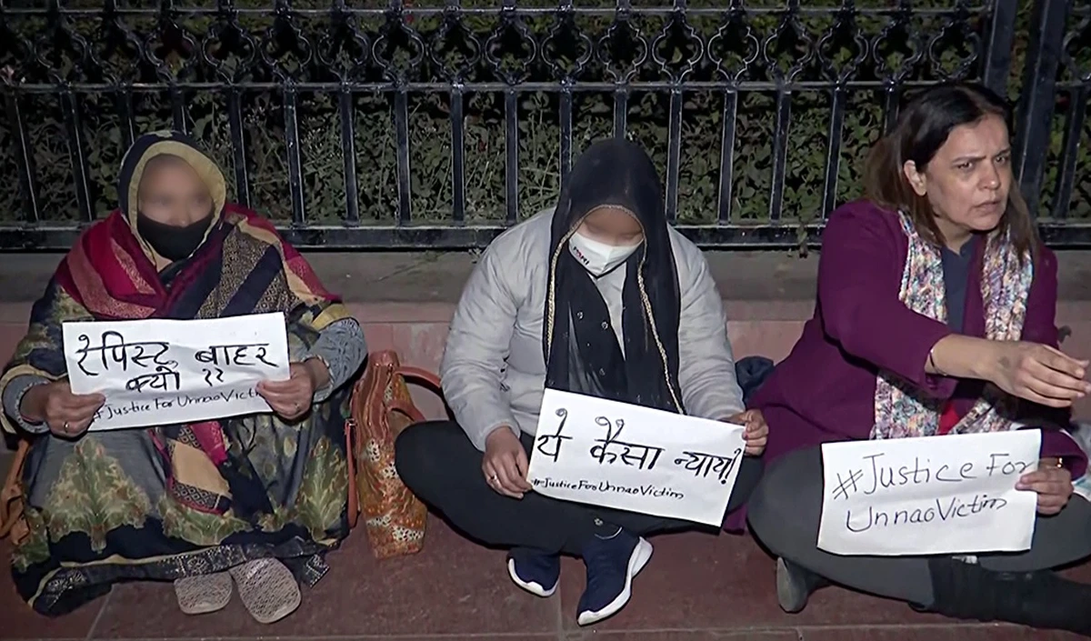 Unnao Rape Case । कुलदीप सेंगर की जमानत पर संग्राम, पीड़िता ने फैसले को बताया 