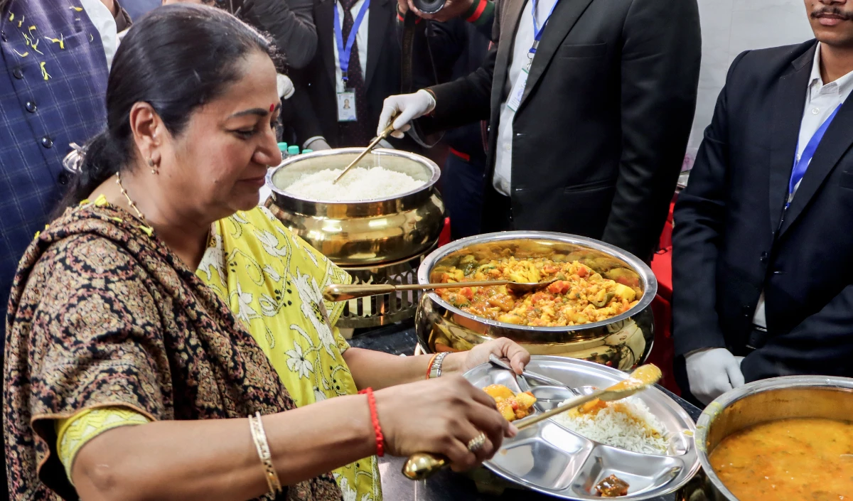 दिल्ली में गरीबों को 5 रुपये में पौष्टिक और भरपेट खाना मिलेगा, मुख्यमंत्री रेखा गुप्ता ने 45 