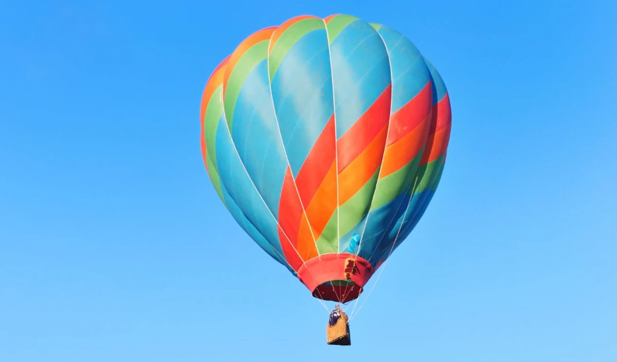 दिल्ली में DDA की हॉट एयर बैलून राइड पड़ी ठंडी, स्मॉग और प्रदूषण ने बिगाड़ा खेल