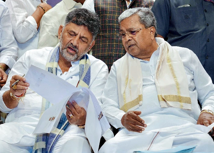 बुलडोजर एक्शन पर केरल CM का वार, सिद्धरमैया-शिवकुमार ने संभाला मोर्चा, सियासत गरमाई