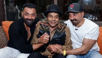 Dharmendra के अस्थि विसर्जन पर हंगामा, सनी देओल का पैपराजी पर फूटा गुस्सा, देखें वायरल वीडियो