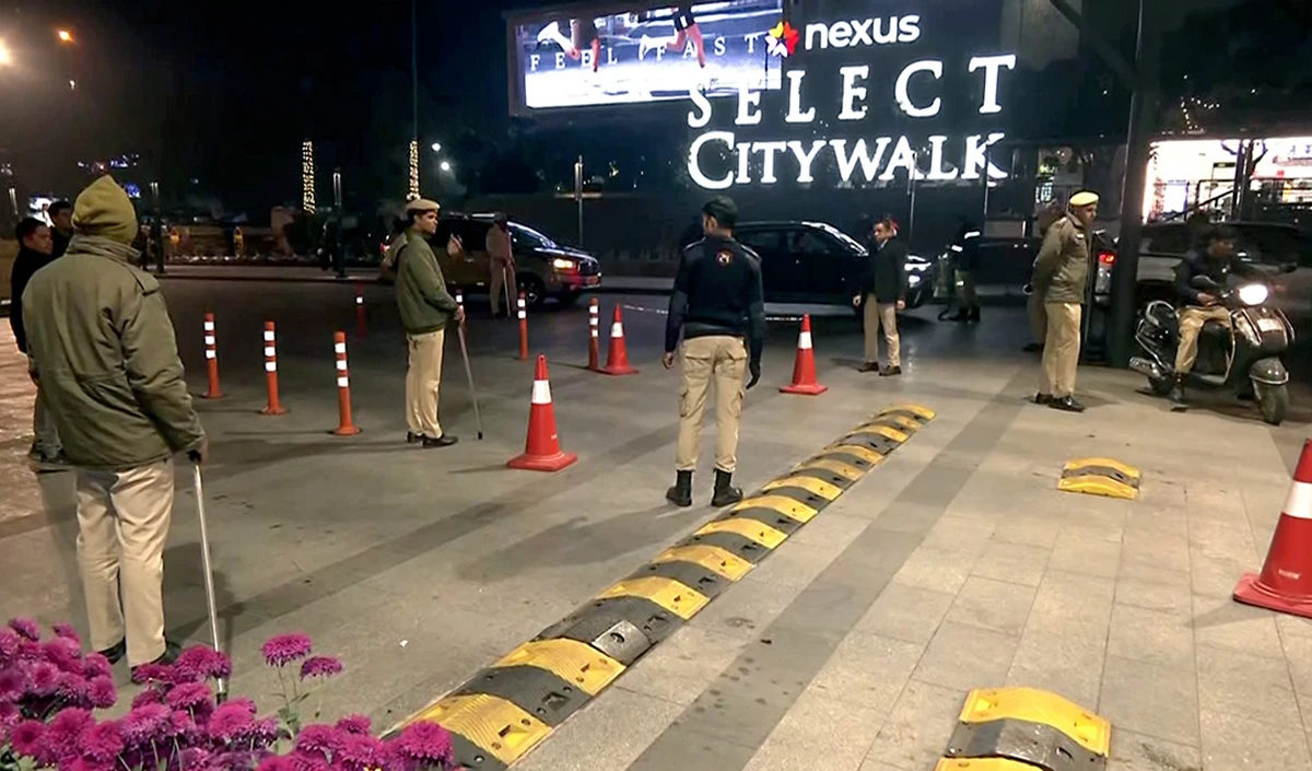 New Year पर Delhi Police का Mega Plan, चप्पे-चप्पे पर जवान, हुड़दंग मचाया तो सीधा Action