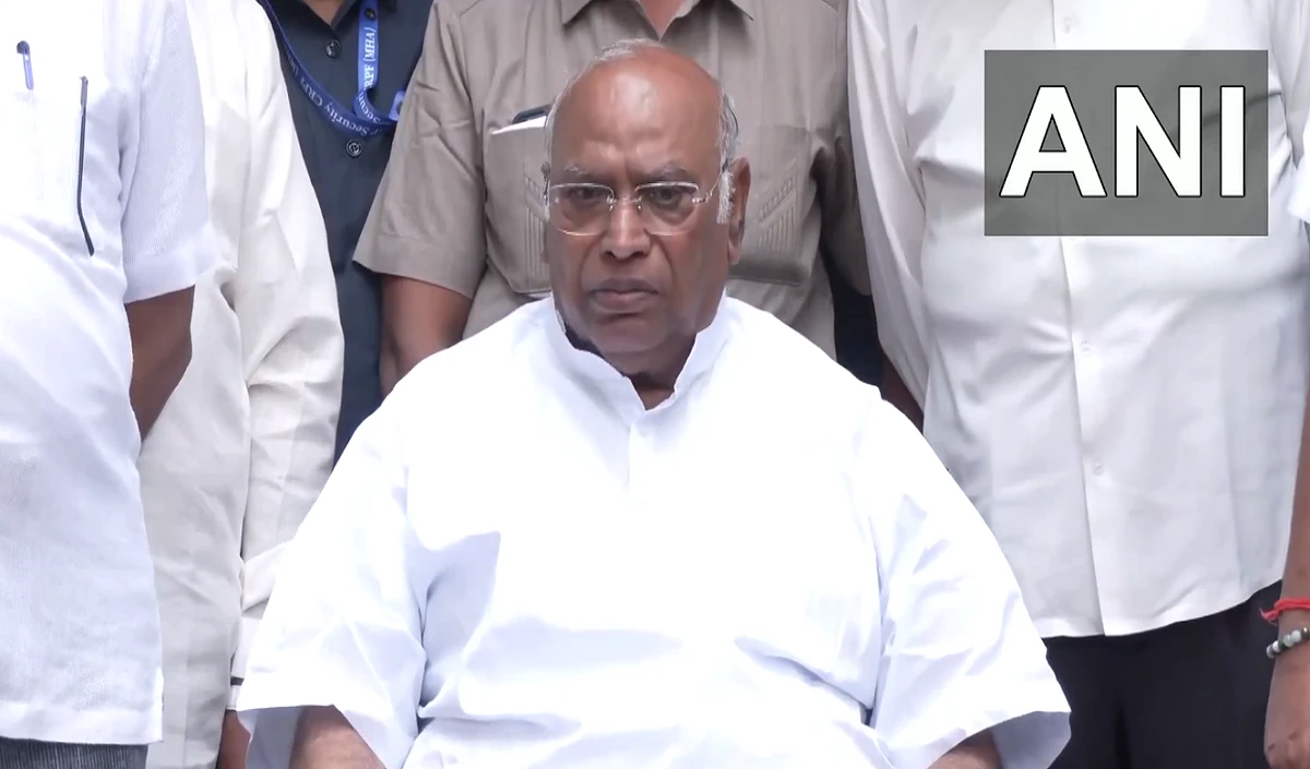 Kharge का केंद्र पर वार: बोले, BJP कर रही कुशासन, उम्मीद है 2026 में सुशासन देगी सरकार