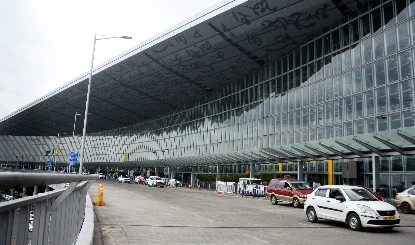 सुरक्षा में सेंध या आस्था का सवाल? कोलकाता एयरपोर्ट के रनवे के करीब 130 साल पुरानी मस्जिद का मुद्दा गरमाया, जानिए पूरा सच