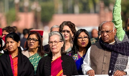 सरकार की जिम्मेदारी है कि वह वायु प्रदूषण से निपटने के लिए कुछ करे: सोनिया गांधी