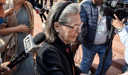 बच्चों का दम घुट रहा! सोनिया गांधी का मोदी सरकार पर तीखा हमला, वायु प्रदूषण पर तत्काल रोक लगाएं